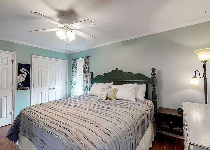 Colony Club U4 - Southern Gulf Charm *